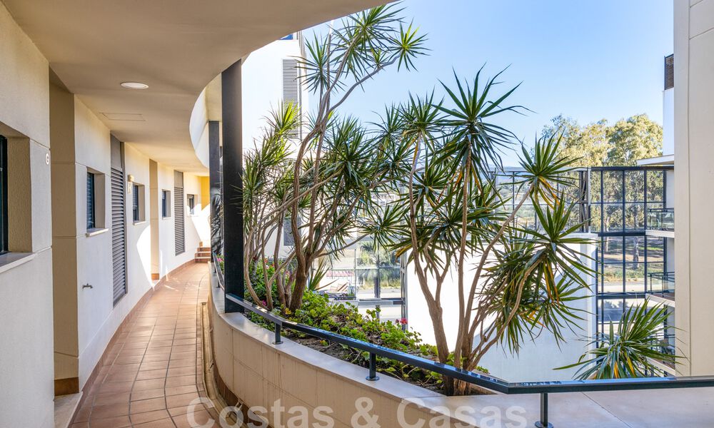 Ático cerca de la playa con 3 dormitorios y vistas panorámicas al mar en venta en la Nueva Milla de Oro entre Marbella y Estepona 61377