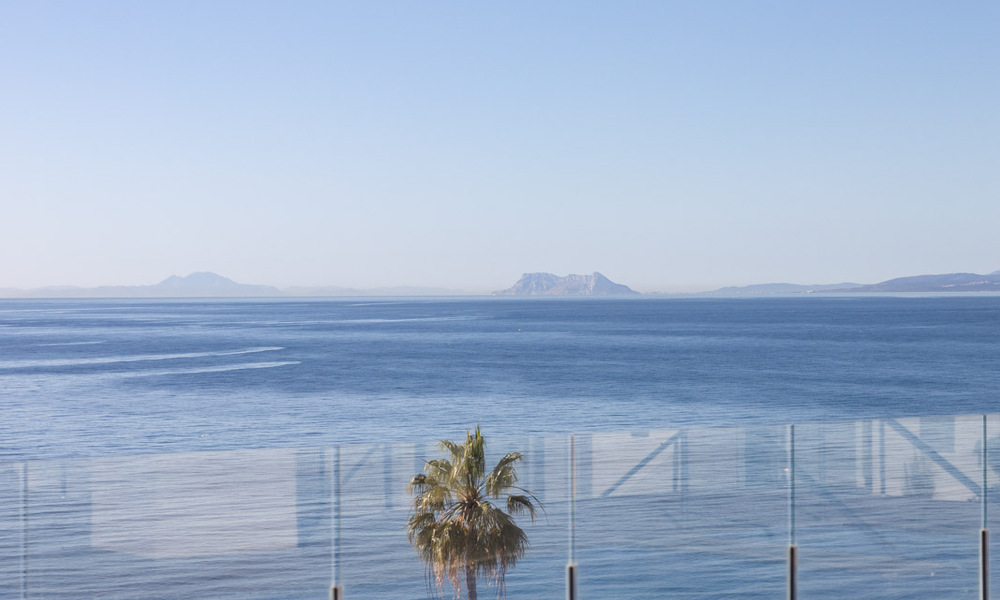 Ático cerca de la playa con 3 dormitorios y vistas panorámicas al mar en venta en la Nueva Milla de Oro entre Marbella y Estepona 61379