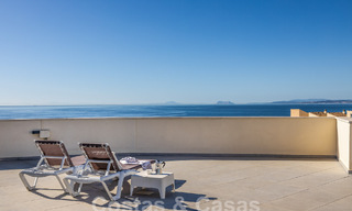 Ático cerca de la playa con 3 dormitorios y vistas panorámicas al mar en venta en la Nueva Milla de Oro entre Marbella y Estepona 61381 