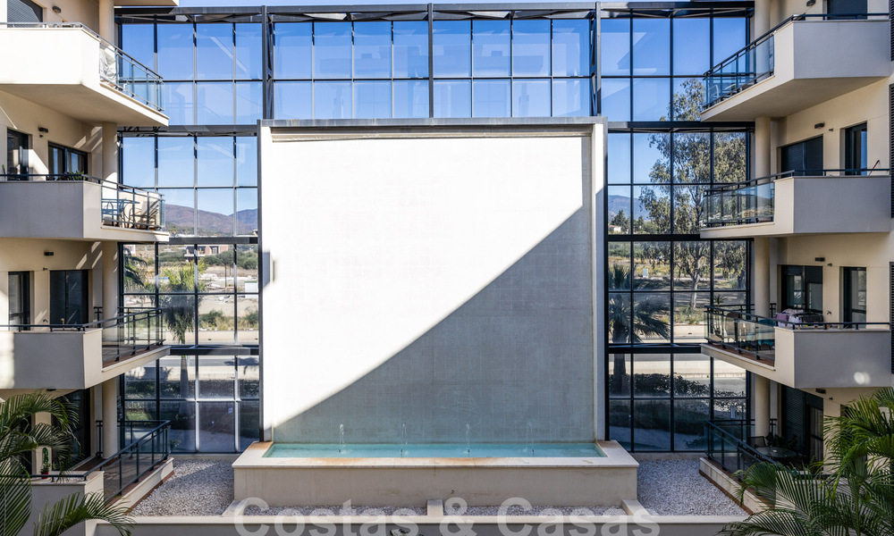 Ático cerca de la playa con 3 dormitorios y vistas panorámicas al mar en venta en la Nueva Milla de Oro entre Marbella y Estepona 61384