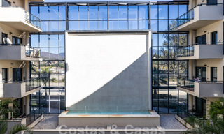 Ático cerca de la playa con 3 dormitorios y vistas panorámicas al mar en venta en la Nueva Milla de Oro entre Marbella y Estepona 61384 