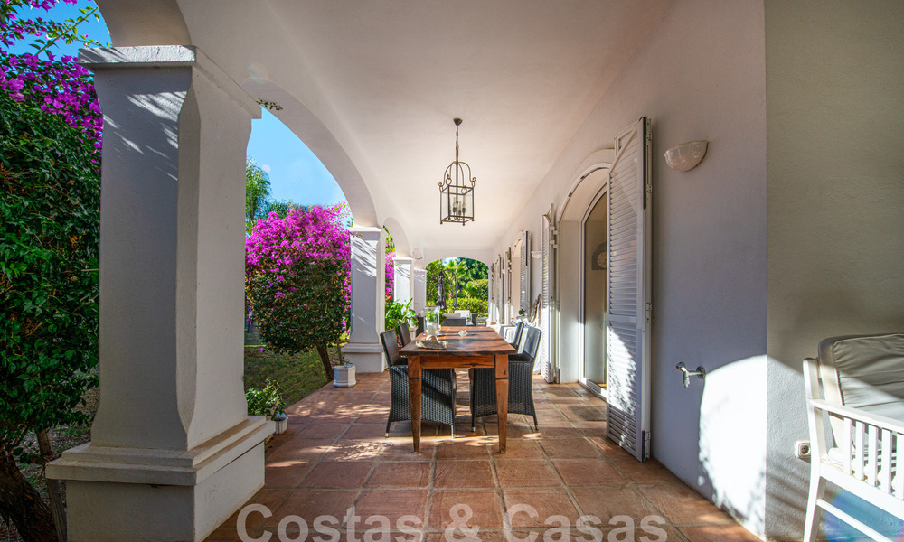 Villa mediterránea de lujo en venta a pocos pasos de la playa y servicios en Guadalmina Baja, Marbella 61844