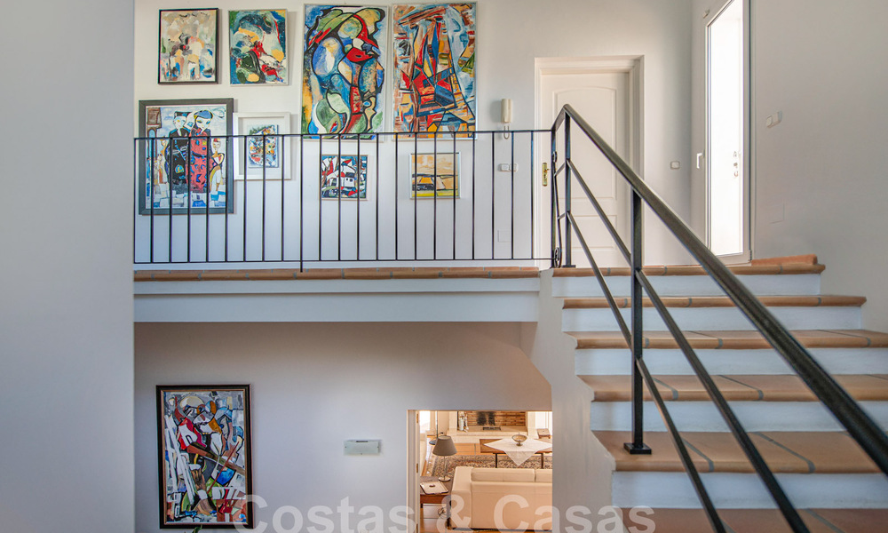 Villa mediterránea de lujo en venta a pocos pasos de la playa y servicios en Guadalmina Baja, Marbella 61845