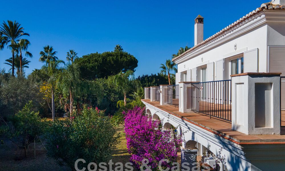 Villa mediterránea de lujo en venta a pocos pasos de la playa y servicios en Guadalmina Baja, Marbella 61847