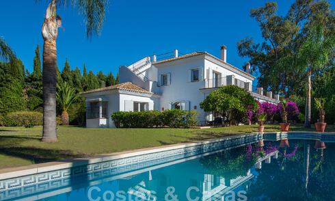 Villa mediterránea de lujo en venta a pocos pasos de la playa y servicios en Guadalmina Baja, Marbella 61849