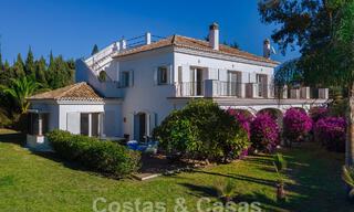 Villa mediterránea de lujo en venta a pocos pasos de la playa y servicios en Guadalmina Baja, Marbella 61850 