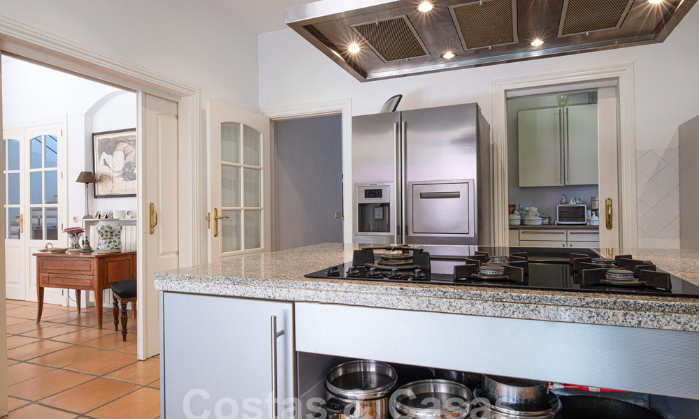 Villa mediterránea de lujo en venta a pocos pasos de la playa y servicios en Guadalmina Baja, Marbella 61856