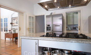 Villa mediterránea de lujo en venta a pocos pasos de la playa y servicios en Guadalmina Baja, Marbella 61856 