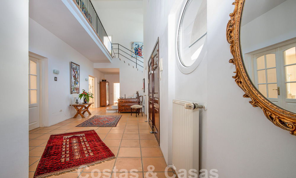 Villa mediterránea de lujo en venta a pocos pasos de la playa y servicios en Guadalmina Baja, Marbella 61858
