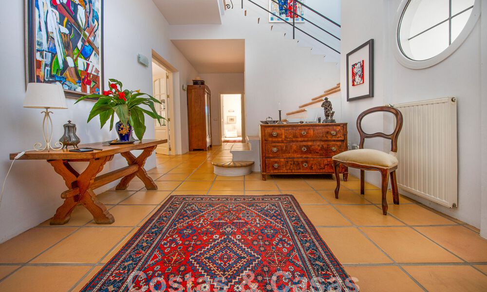 Villa mediterránea de lujo en venta a pocos pasos de la playa y servicios en Guadalmina Baja, Marbella 61860