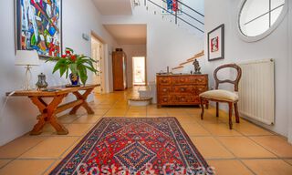 Villa mediterránea de lujo en venta a pocos pasos de la playa y servicios en Guadalmina Baja, Marbella 61860 