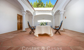 Villa mediterránea de lujo en venta a pocos pasos de la playa y servicios en Guadalmina Baja, Marbella 61861 