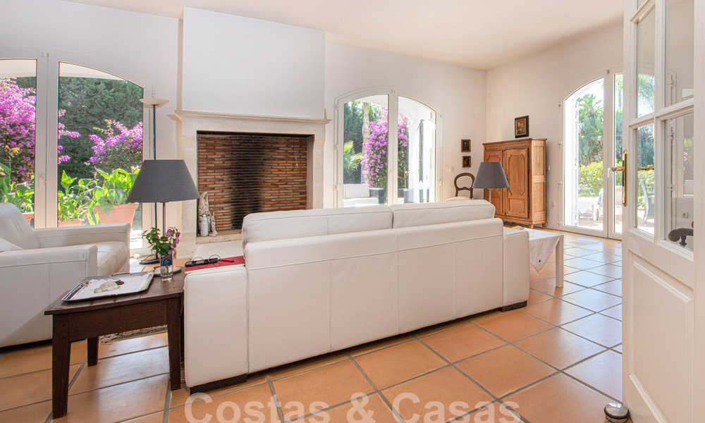 Villa mediterránea de lujo en venta a pocos pasos de la playa y servicios en Guadalmina Baja, Marbella 61864