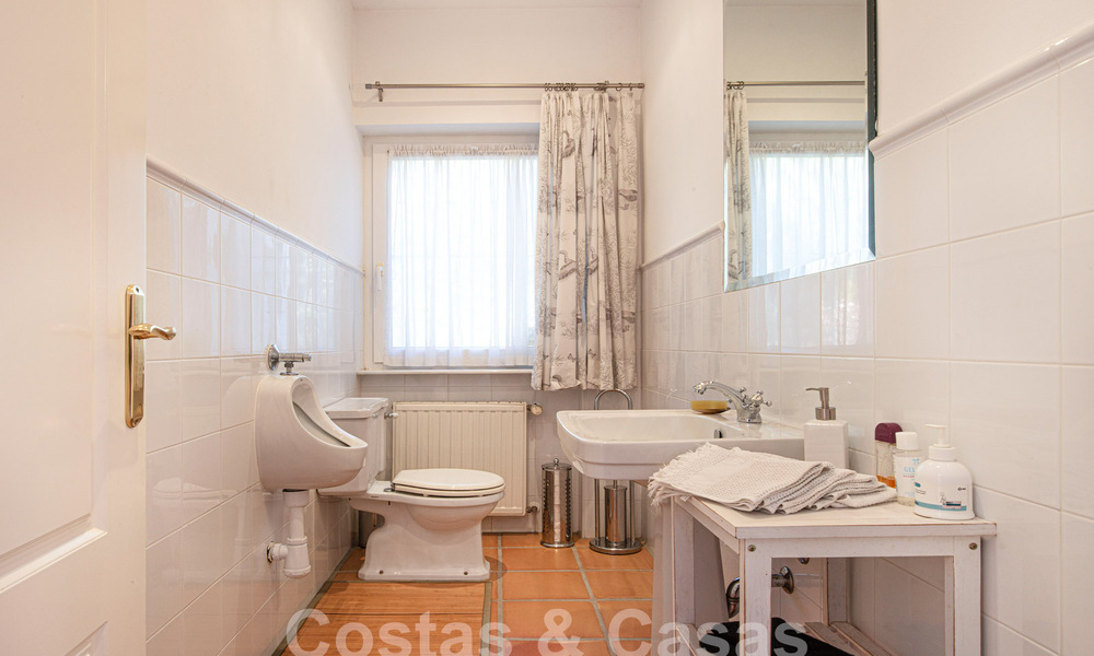 Villa mediterránea de lujo en venta a pocos pasos de la playa y servicios en Guadalmina Baja, Marbella 61865