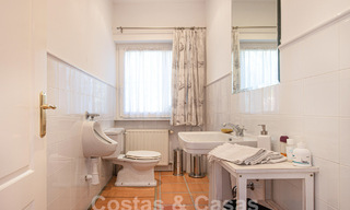 Villa mediterránea de lujo en venta a pocos pasos de la playa y servicios en Guadalmina Baja, Marbella 61865 