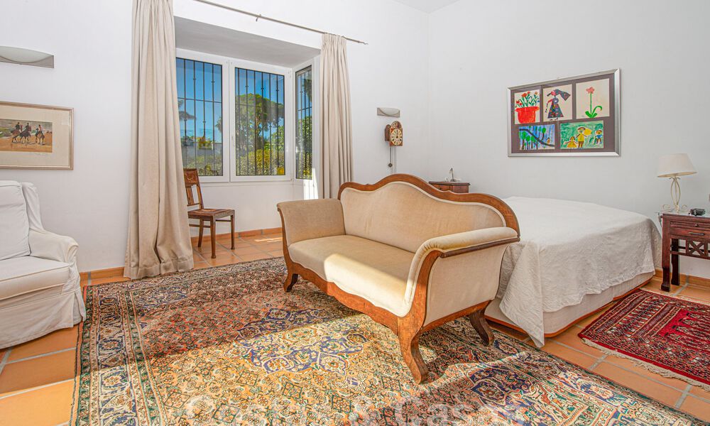 Villa mediterránea de lujo en venta a pocos pasos de la playa y servicios en Guadalmina Baja, Marbella 61866