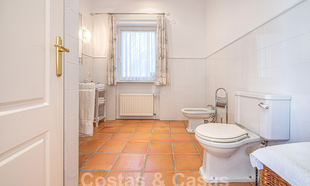 Villa mediterránea de lujo en venta a pocos pasos de la playa y servicios en Guadalmina Baja, Marbella 61870