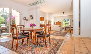 Villa mediterránea de lujo en venta a pocos pasos de la playa y servicios en Guadalmina Baja, Marbella 61873 