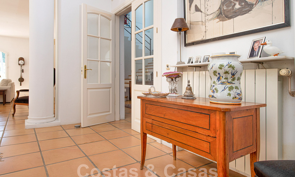 Villa mediterránea de lujo en venta a pocos pasos de la playa y servicios en Guadalmina Baja, Marbella 61874