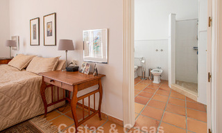 Villa mediterránea de lujo en venta a pocos pasos de la playa y servicios en Guadalmina Baja, Marbella 61878 