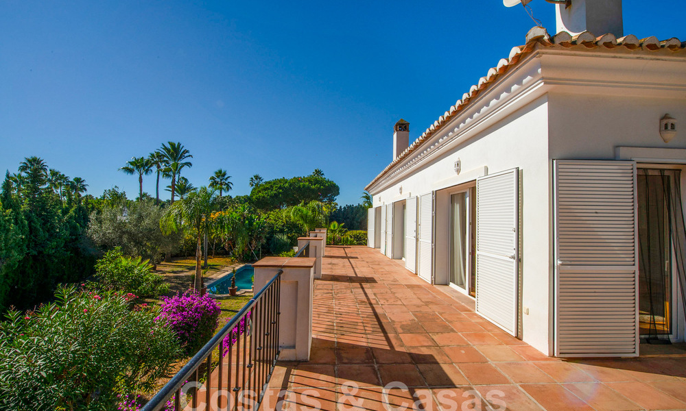 Villa mediterránea de lujo en venta a pocos pasos de la playa y servicios en Guadalmina Baja, Marbella 61879
