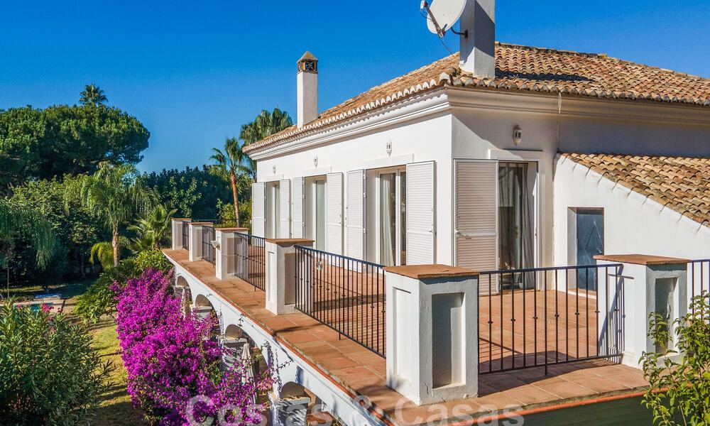 Villa mediterránea de lujo en venta a pocos pasos de la playa y servicios en Guadalmina Baja, Marbella 61881