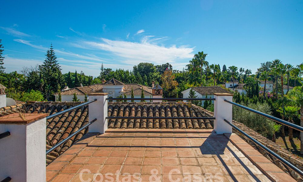Villa mediterránea de lujo en venta a pocos pasos de la playa y servicios en Guadalmina Baja, Marbella 61885