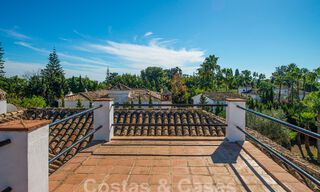 Villa mediterránea de lujo en venta a pocos pasos de la playa y servicios en Guadalmina Baja, Marbella 61885 