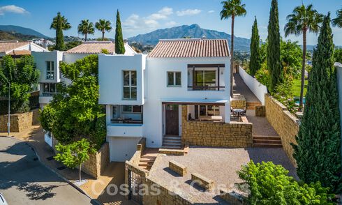 Encantadora casa familiar en venta con vistas al golf y al paisaje de montaña en Benahavis – Marbella 62077
