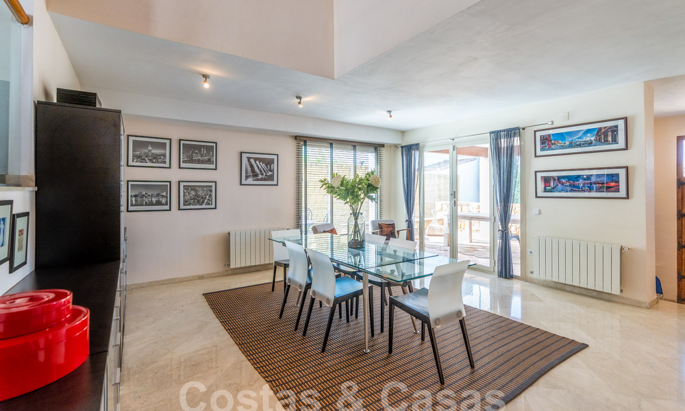 Encantadora casa familiar en venta con vistas al golf y al paisaje de montaña en Benahavis – Marbella 62088