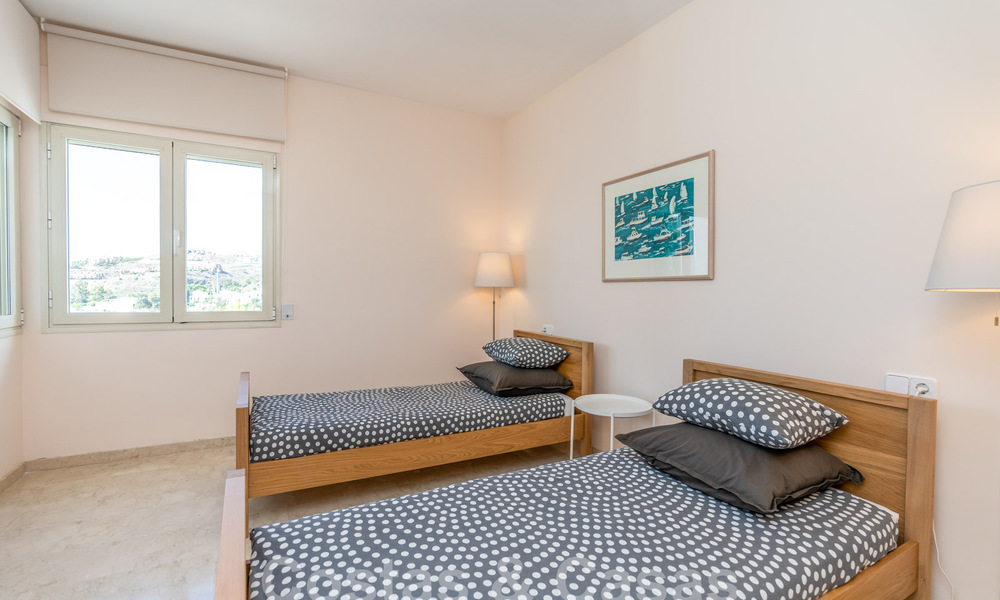 Encantadora casa familiar en venta con vistas al golf y al paisaje de montaña en Benahavis – Marbella 62103