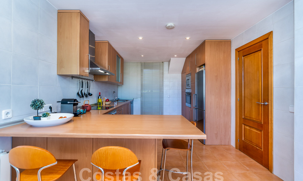 Encantadora casa familiar en venta con vistas al golf y al paisaje de montaña en Benahavis – Marbella 62116