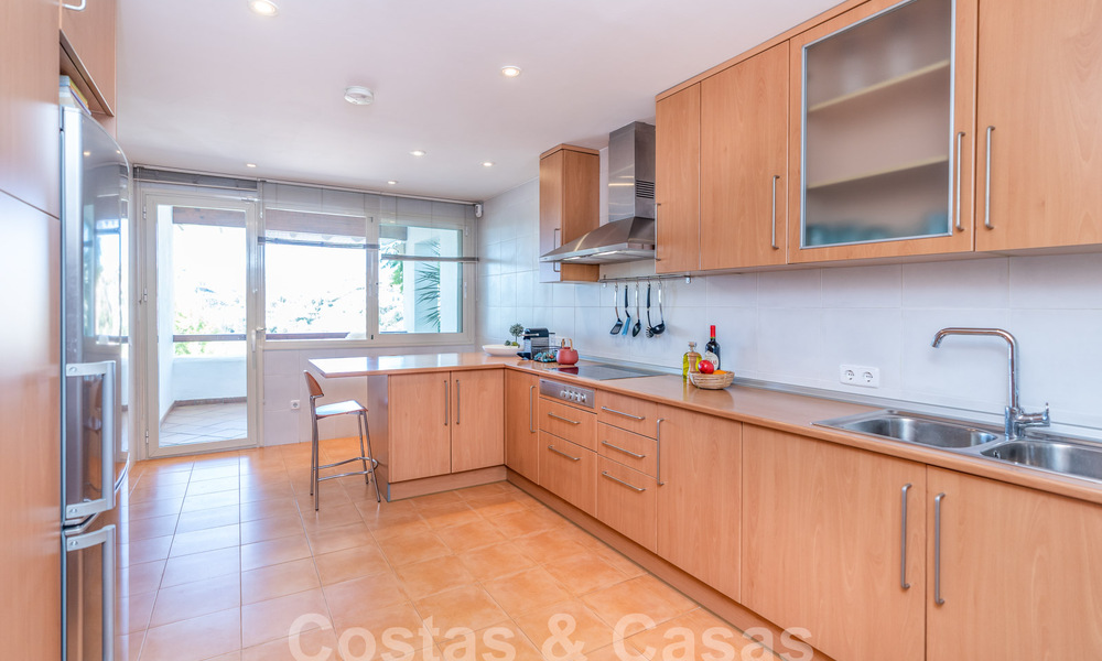 Encantadora casa familiar en venta con vistas al golf y al paisaje de montaña en Benahavis – Marbella 62118