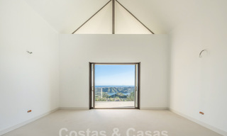 Villa moderna por terminar en venta rodeada de vistas de 360º a las montañas, el lago y el mar, cerca de Marbella 61943 