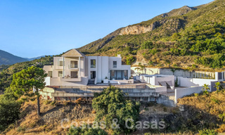 Villa moderna por terminar en venta rodeada de vistas de 360º a las montañas, el lago y el mar, cerca de Marbella 61951 