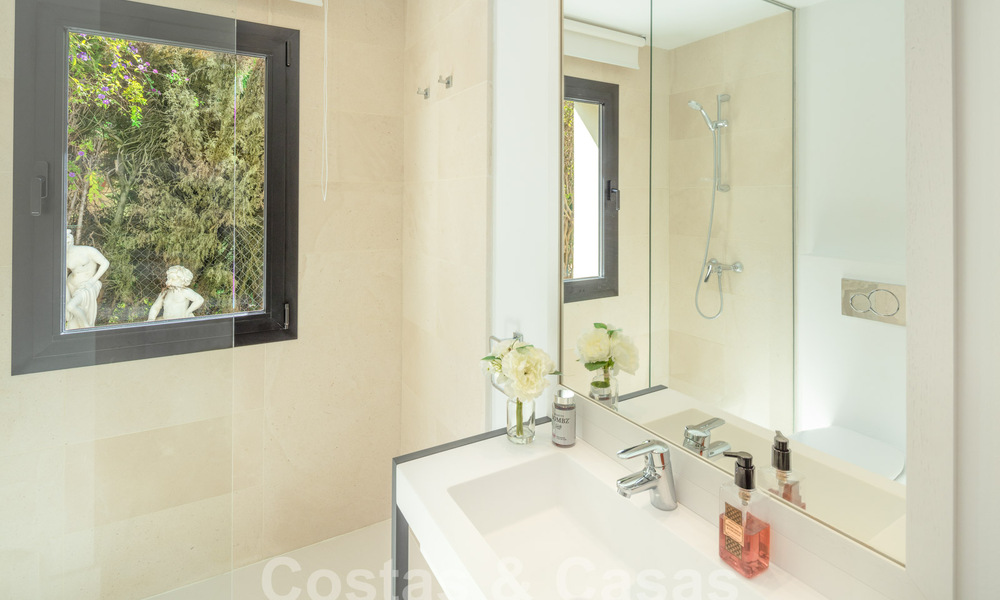 Moderna villa mediterránea de lujo en venta en una prestigiosa urbanización de playa en San Pedro, Marbella 62043