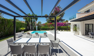Moderna villa mediterránea de lujo en venta en una prestigiosa urbanización de playa en San Pedro, Marbella 62061 