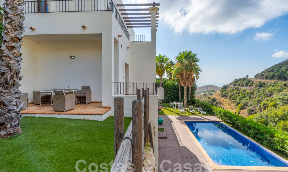 Espaciosa villa independiente en venta en una exclusiva urbanización cerrada en Benahavis - Marbella 62120