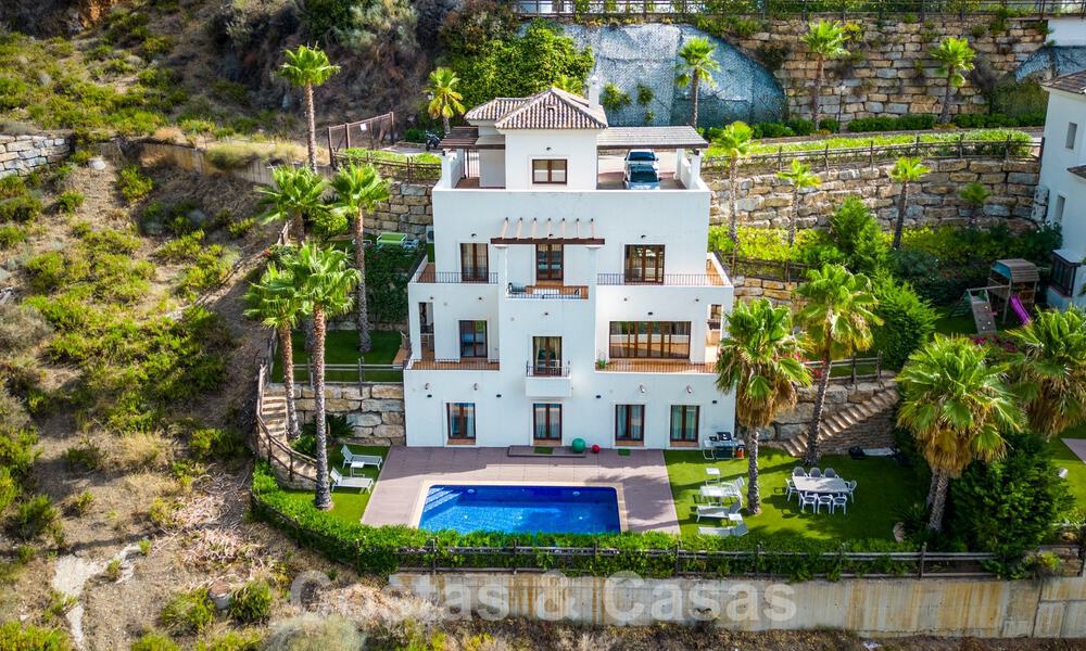 Espaciosa villa independiente en venta en una exclusiva urbanización cerrada en Benahavis - Marbella 62121