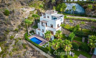 Espaciosa villa independiente en venta en una exclusiva urbanización cerrada en Benahavis - Marbella 62122 