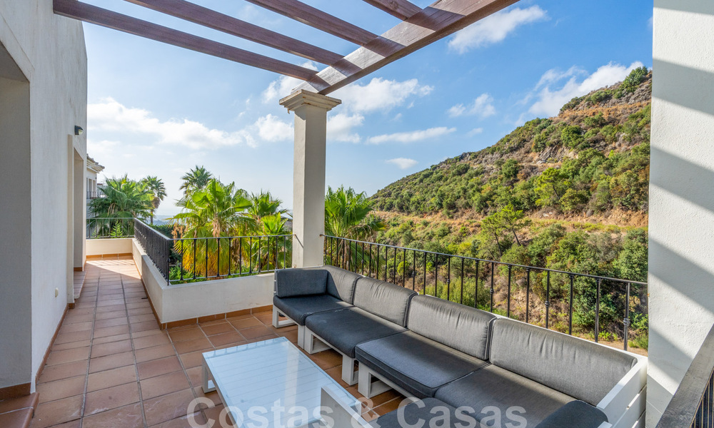 Espaciosa villa independiente en venta en una exclusiva urbanización cerrada en Benahavis - Marbella 62136