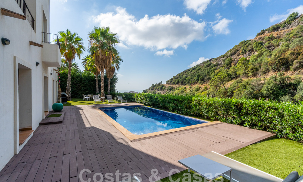 Espaciosa villa independiente en venta en una exclusiva urbanización cerrada en Benahavis - Marbella 62164