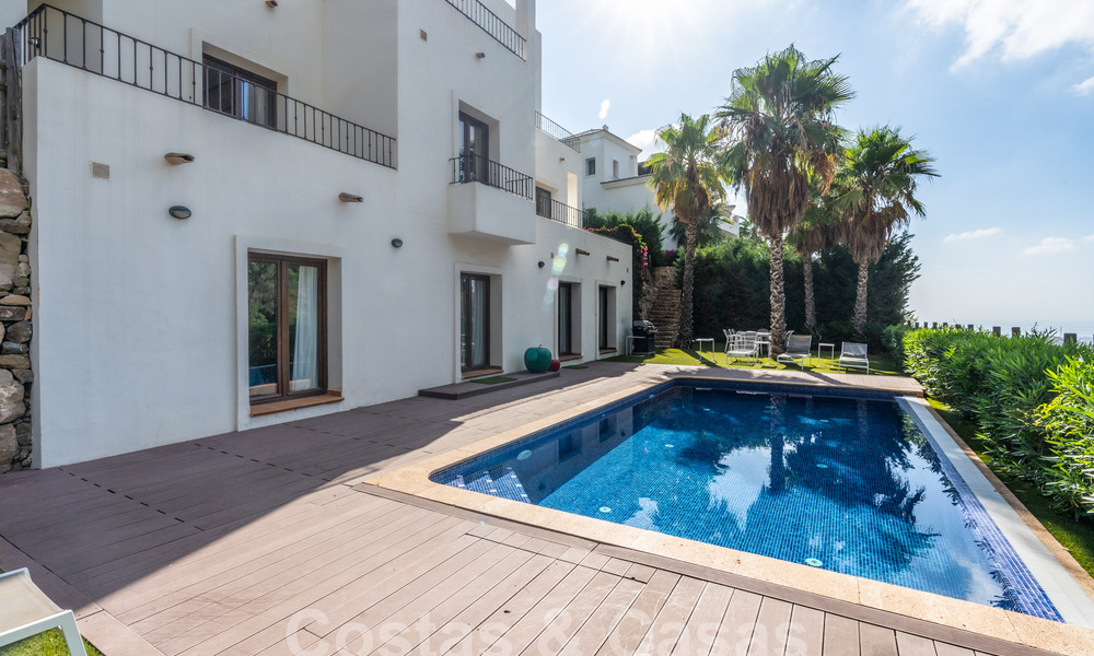 Espaciosa villa independiente en venta en una exclusiva urbanización cerrada en Benahavis - Marbella 62165