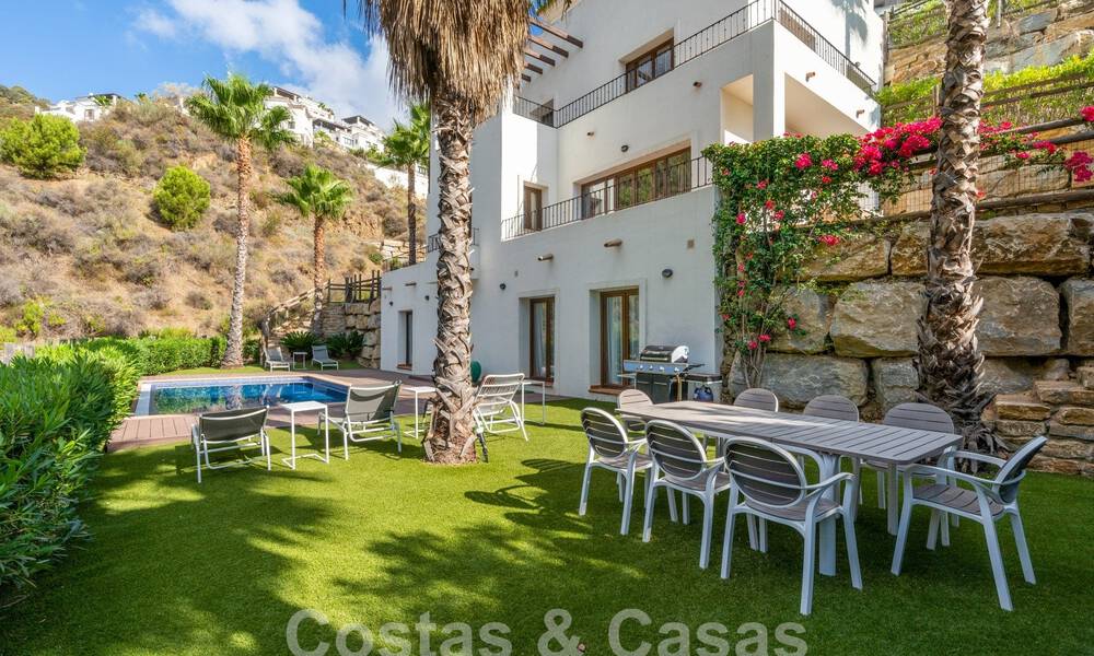 Espaciosa villa independiente en venta en una exclusiva urbanización cerrada en Benahavis - Marbella 62168