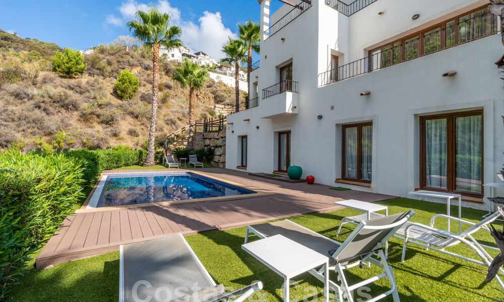 Espaciosa villa independiente en venta en una exclusiva urbanización cerrada en Benahavis - Marbella 62170