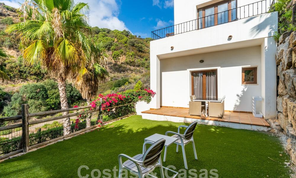 Espaciosa villa independiente en venta en una exclusiva urbanización cerrada en Benahavis - Marbella 62171