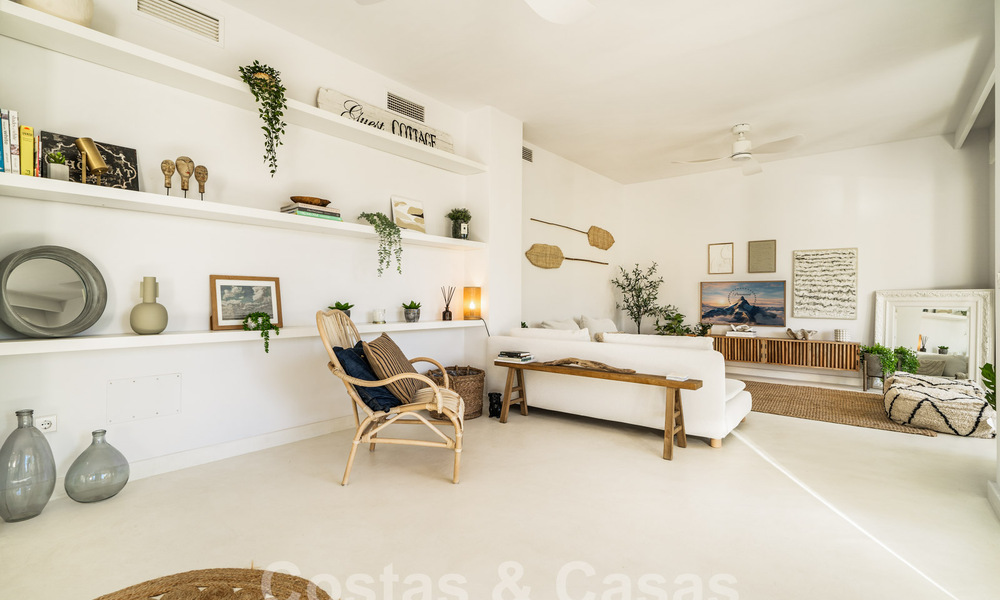 Listo para entrar a vivir! Apartamento reformado con jardín en venta en urbanización cerrada en La Quinta, Benahavis - Marbella 62183