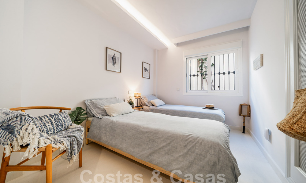 Listo para entrar a vivir! Apartamento reformado con jardín en venta en urbanización cerrada en La Quinta, Benahavis - Marbella 62189