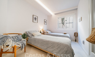 Listo para entrar a vivir! Apartamento reformado con jardín en venta en urbanización cerrada en La Quinta, Benahavis - Marbella 62189 