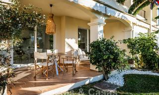 Listo para entrar a vivir! Apartamento reformado con jardín en venta en urbanización cerrada en La Quinta, Benahavis - Marbella 62192 